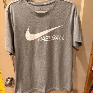 Pre-Loved Nike Dri-Fit Baseball Shirt Large Gray